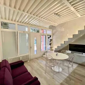 https://residenza-casanova-appartamento-in-giudecca.hotelslidodijesolo.com